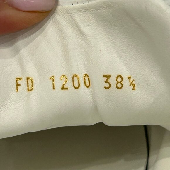 $1590 Louis Vuitton white Time-Out sneakers size 8.5 / 38.5 - Picture 6 of 7